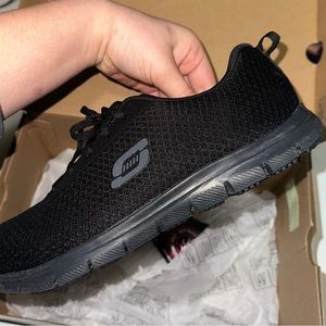Non-slip work shoes